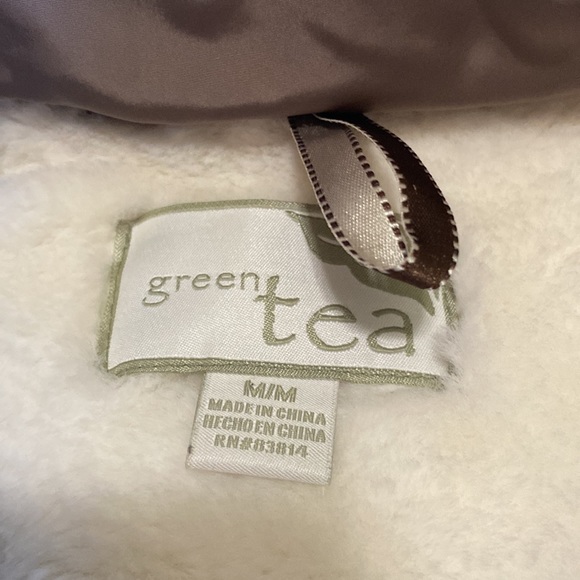 Brown vest with comfy lining and fur hood. Never worn - Picture 2 of 5